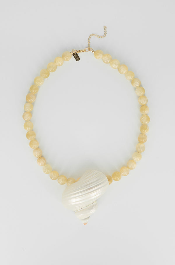 Necklace with beige beads and a heart-shaped shell pendant